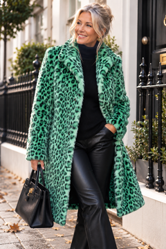 Effortlessly Bold Timelessly Chic.